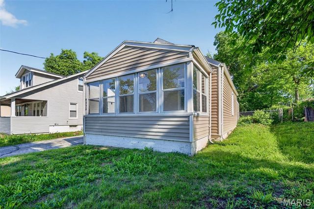9229 Arline Avenue, St Louis, MO 63114