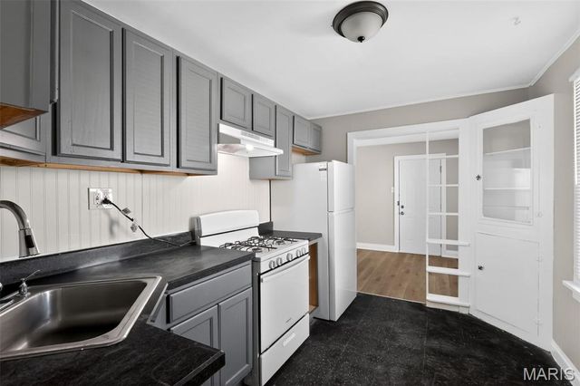 9229 Arline Avenue, St Louis, MO 63114
