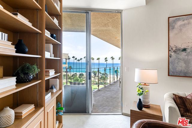 515 Ocean Avenue NPH B, Santa Monica, CA 90402