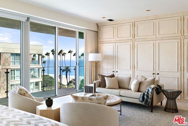 515 Ocean Avenue NPH B, Santa Monica, CA 90402