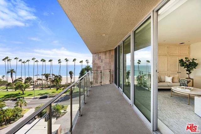 515 Ocean Avenue NPH B, Santa Monica, CA 90402
