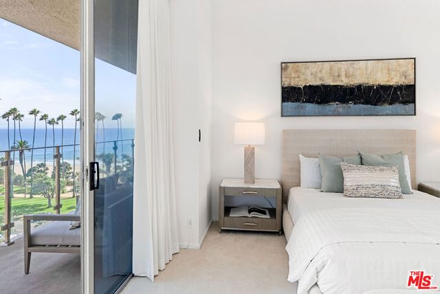 515 Ocean Avenue NPH B, Santa Monica, CA 90402