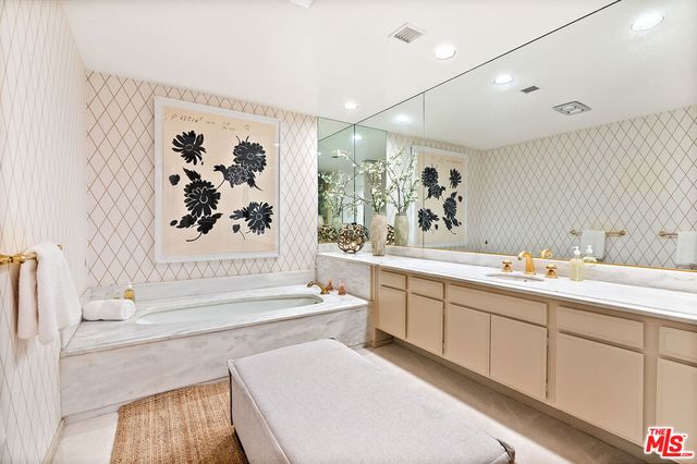 515 Ocean Avenue NPH B, Santa Monica, CA 90402