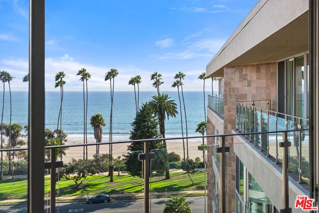 515 Ocean Avenue NPH B, Santa Monica, CA 90402
