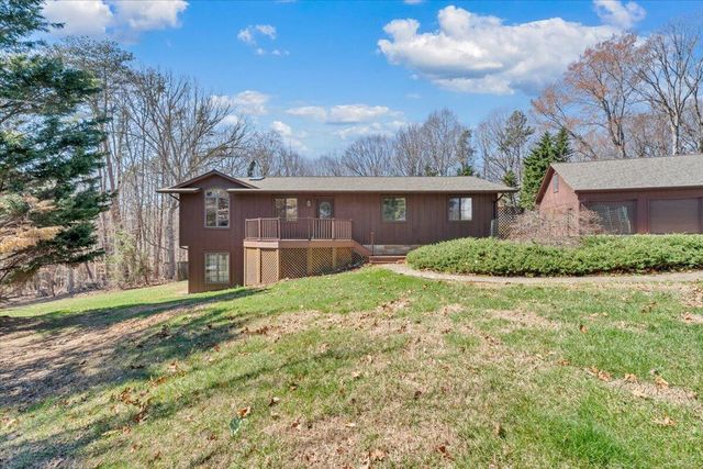 103 Twin Cove TRL, Moneta, VA 24121