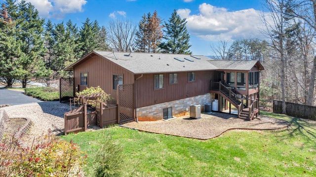 103 Twin Cove TRL, Moneta, VA 24121