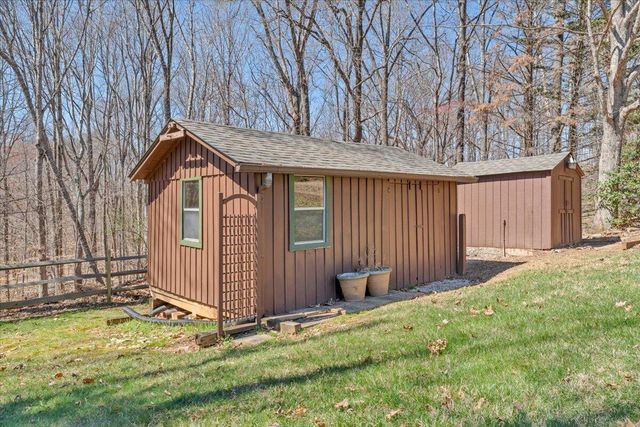 103 Twin Cove TRL, Moneta, VA 24121