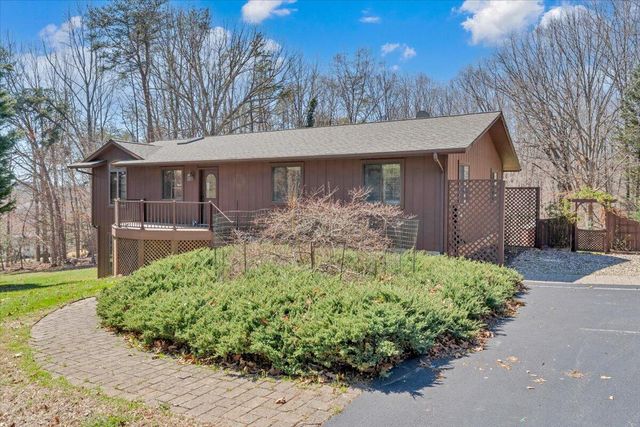 103 Twin Cove TRL, Moneta, VA 24121