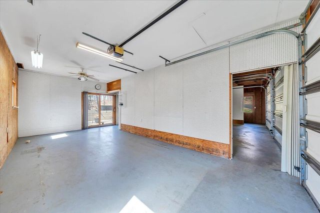 103 Twin Cove TRL, Moneta, VA 24121