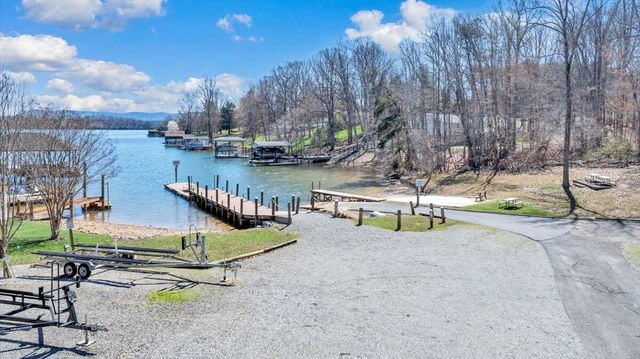 103 Twin Cove TRL, Moneta, VA 24121