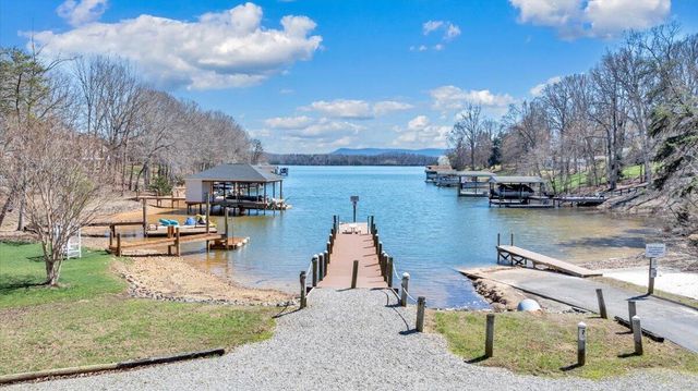 103 Twin Cove TRL, Moneta, VA 24121