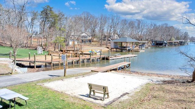 103 Twin Cove TRL, Moneta, VA 24121