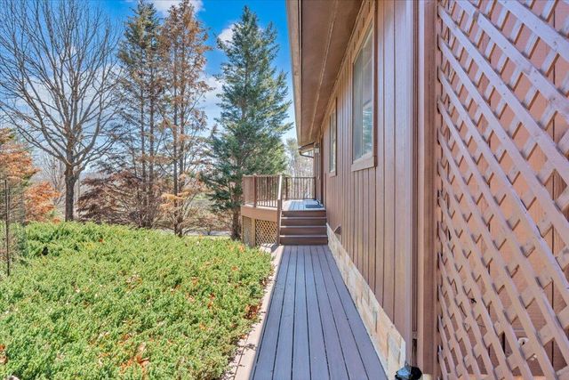 103 Twin Cove TRL, Moneta, VA 24121