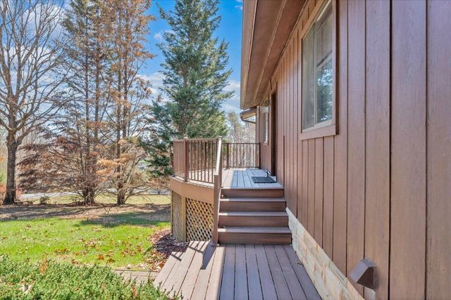 103 Twin Cove TRL, Moneta, VA 24121