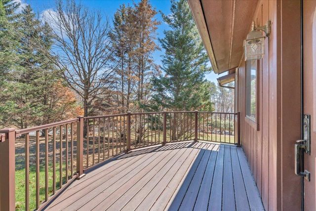 103 Twin Cove TRL, Moneta, VA 24121