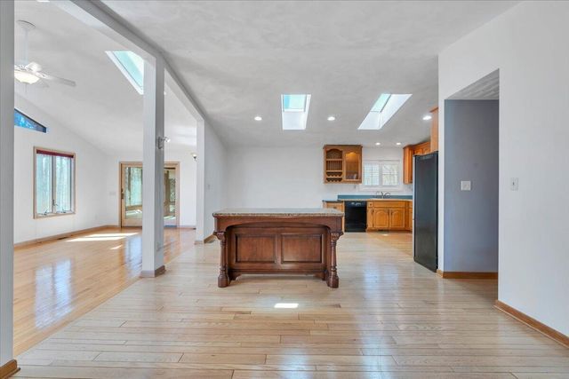 103 Twin Cove TRL, Moneta, VA 24121