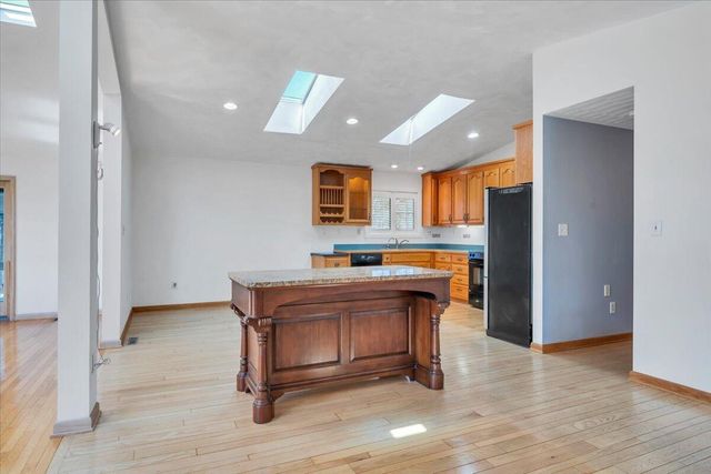 103 Twin Cove TRL, Moneta, VA 24121