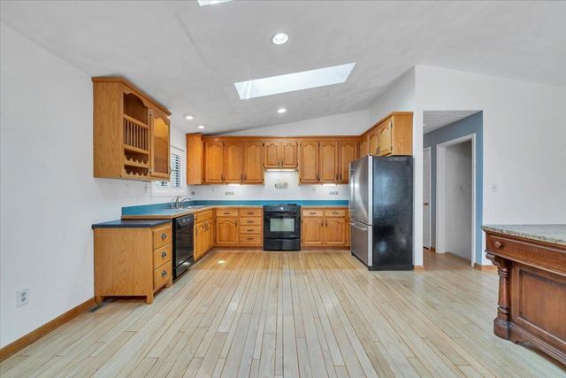 103 Twin Cove TRL, Moneta, VA 24121