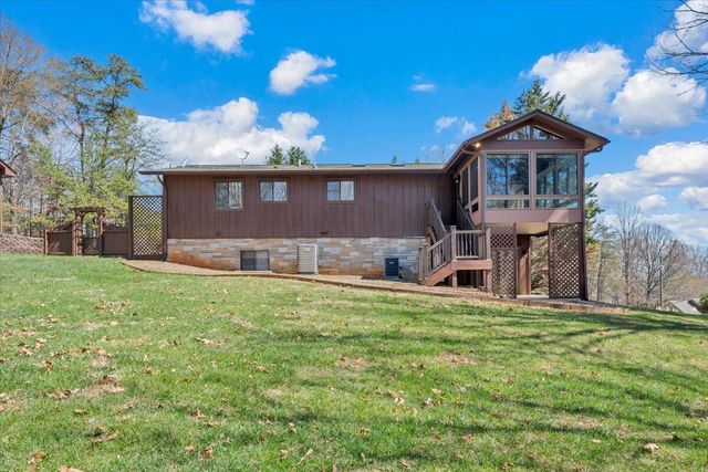 103 Twin Cove TRL, Moneta, VA 24121