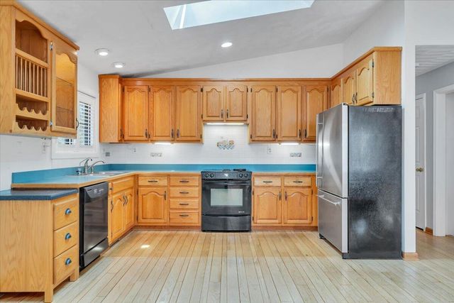 103 Twin Cove TRL, Moneta, VA 24121