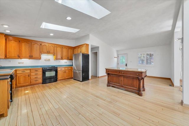 103 Twin Cove TRL, Moneta, VA 24121