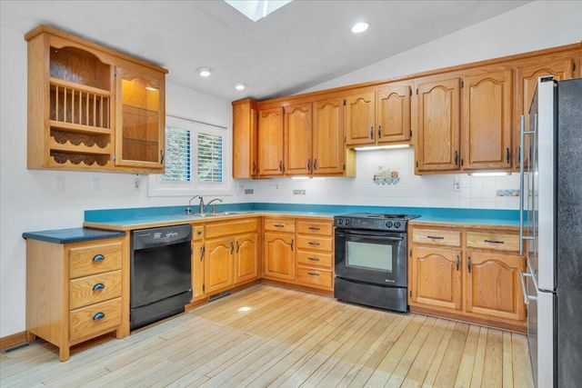 103 Twin Cove TRL, Moneta, VA 24121