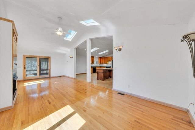 103 Twin Cove TRL, Moneta, VA 24121