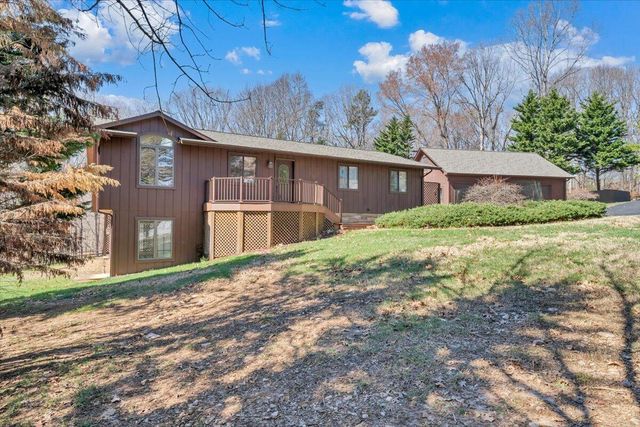 103 Twin Cove TRL, Moneta, VA 24121