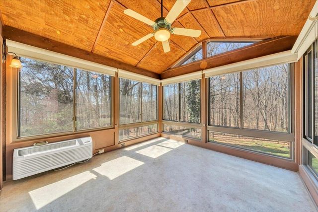 103 Twin Cove TRL, Moneta, VA 24121