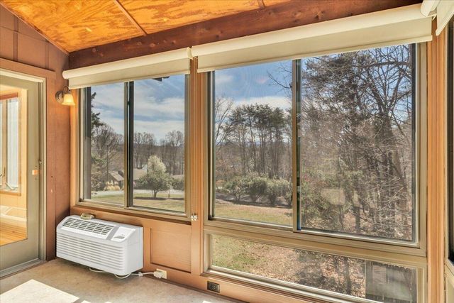 103 Twin Cove TRL, Moneta, VA 24121