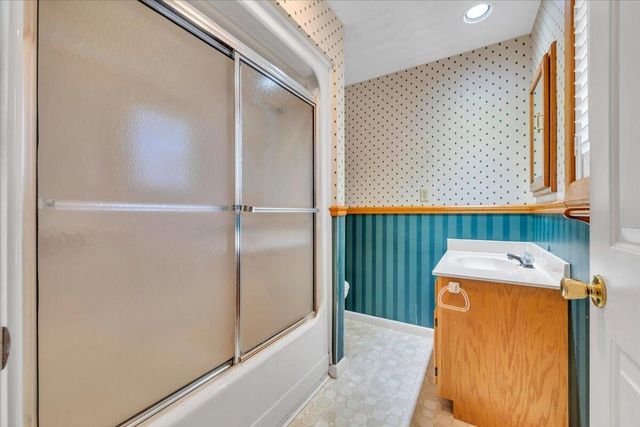 103 Twin Cove TRL, Moneta, VA 24121