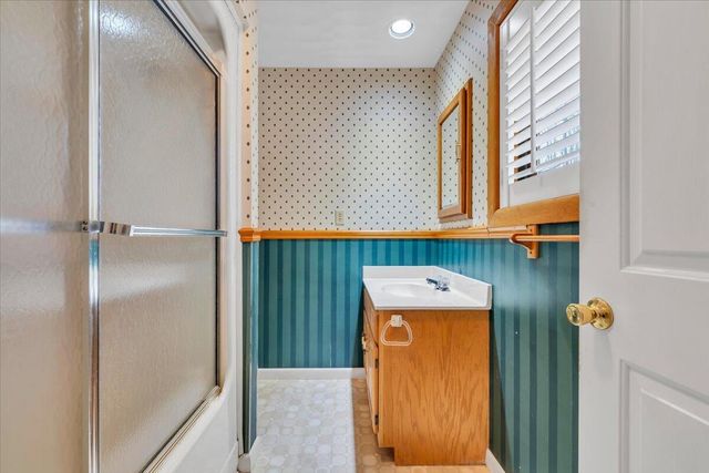 103 Twin Cove TRL, Moneta, VA 24121