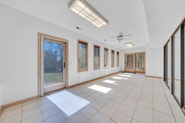 103 Twin Cove TRL, Moneta, VA 24121