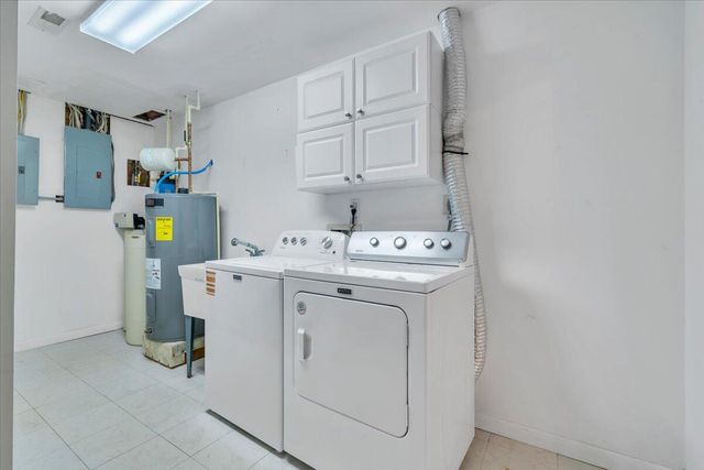 103 Twin Cove TRL, Moneta, VA 24121