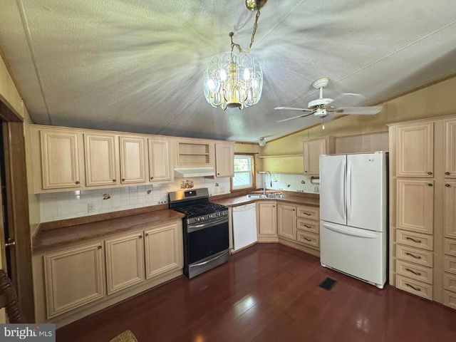 5 TARA DR, Browns Mills, NJ 08015