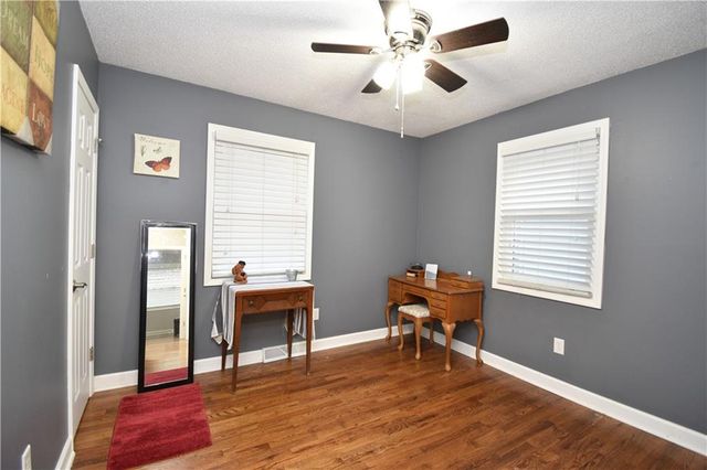 5216 N Palmer Avenue, Kansas City, MO 64119