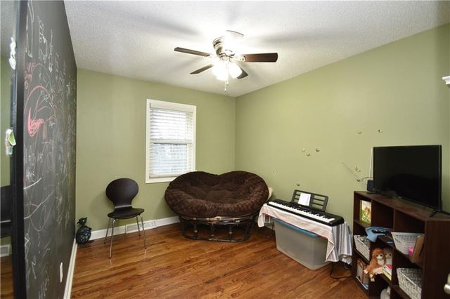 5216 N Palmer Avenue, Kansas City, MO 64119