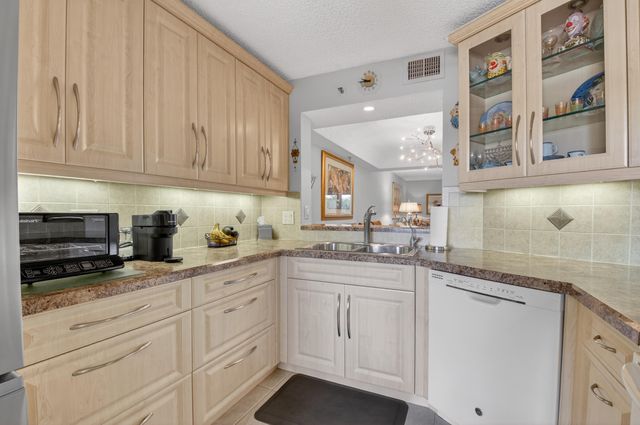 9260 SW 14th Street 2207, Boca Raton, FL 33428