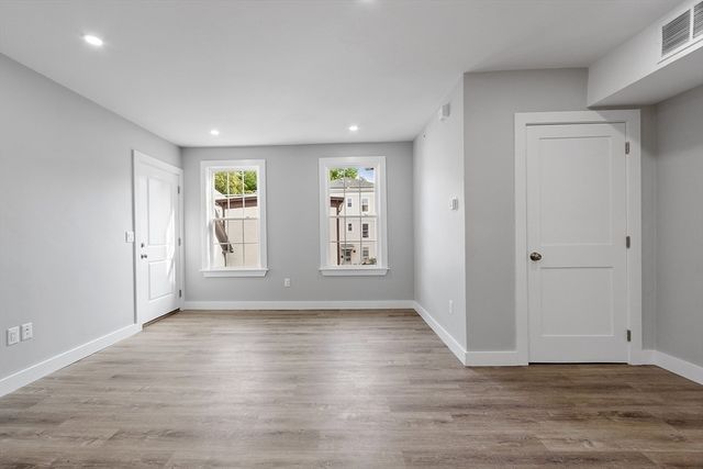 80 South St 7, Fitchburg, MA 01420