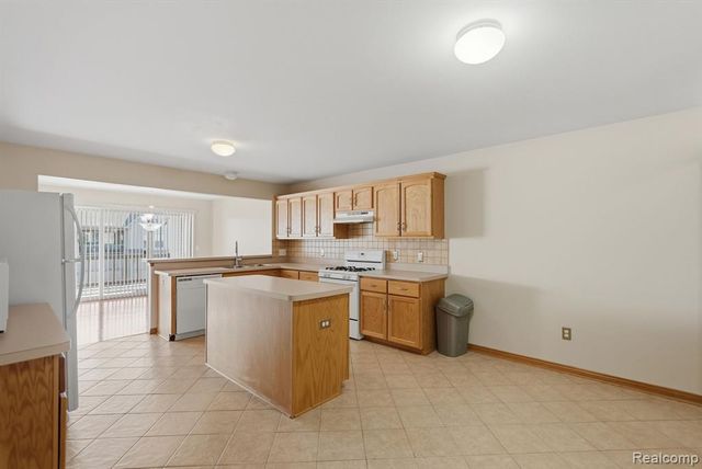 28712 Sheffield Court, New Baltimore, MI 48047