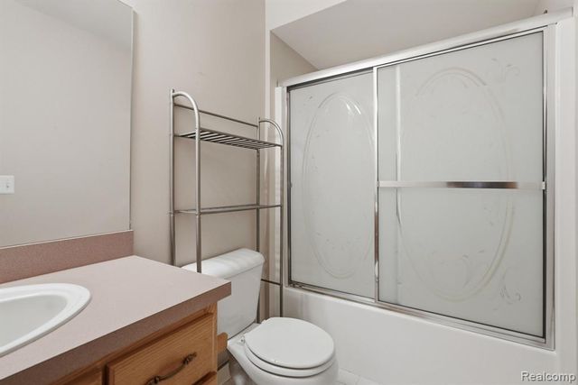 28712 Sheffield Court, New Baltimore, MI 48047