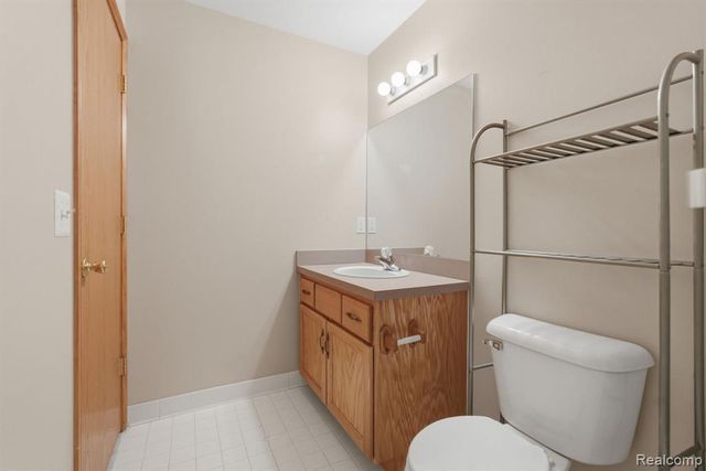 28712 Sheffield Court, New Baltimore, MI 48047