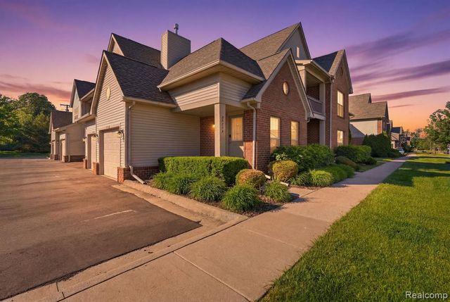 28712 Sheffield Court, New Baltimore, MI 48047