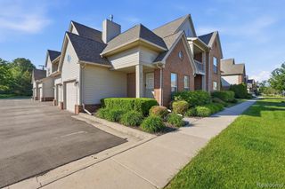 28712 Sheffield Court, New Baltimore, MI 48047