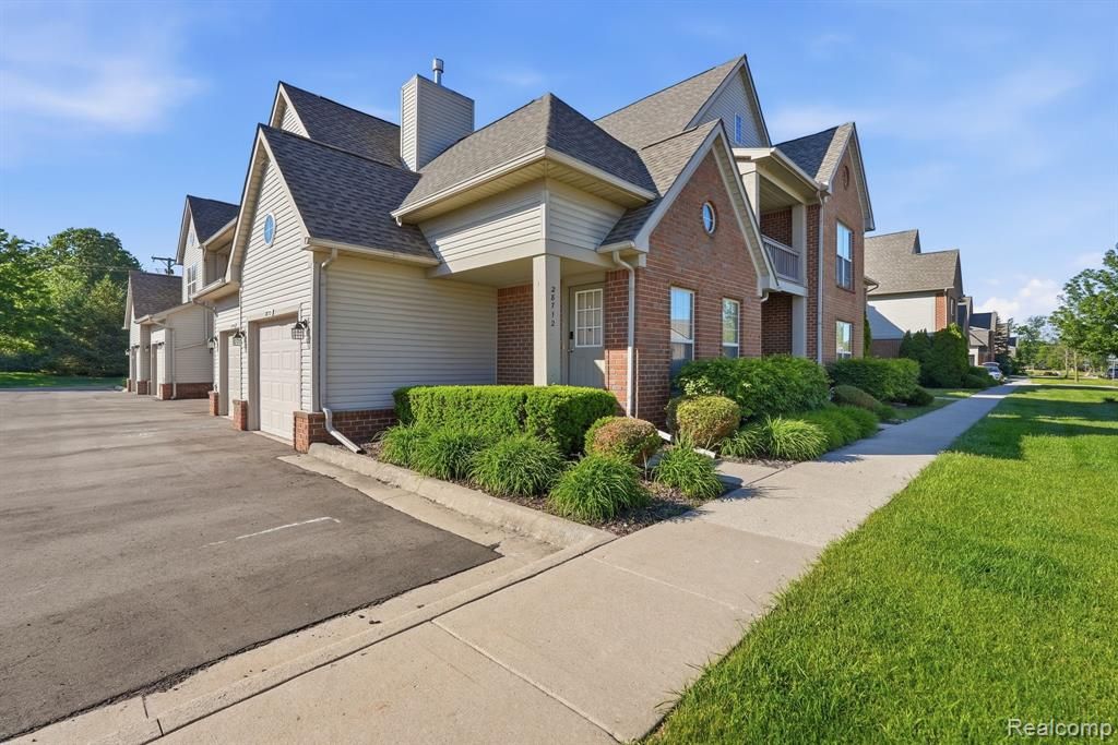 28712 Sheffield Court, New Baltimore, MI 48047