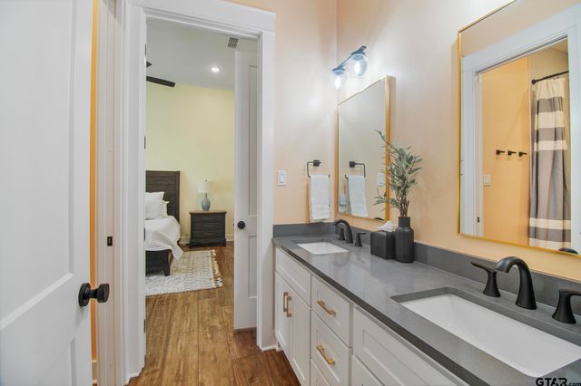 22240 Mallards Cove Ct, Bullard, TX 75757