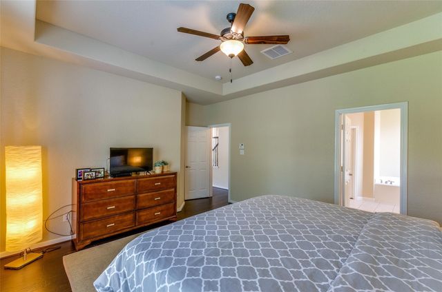 10 Caelin Court, The Woodlands, TX 77382