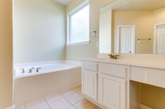 10 Caelin Court, The Woodlands, TX 77382