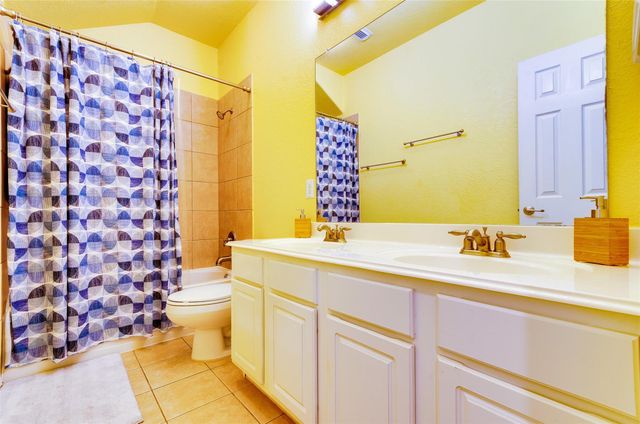 10 Caelin Court, The Woodlands, TX 77382