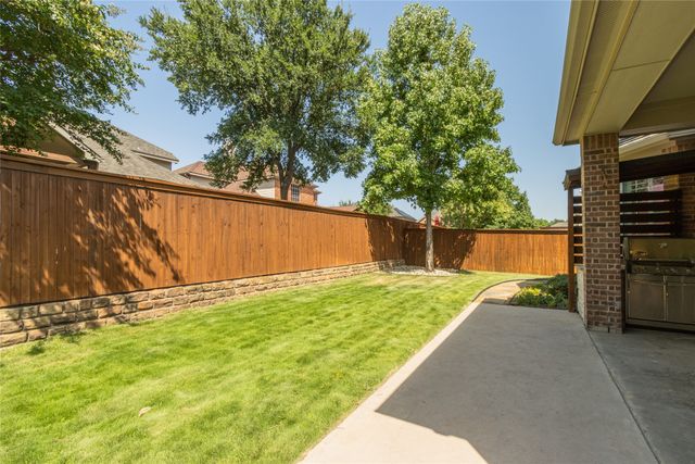 1237 Burnett Drive, Lantana, TX 76226